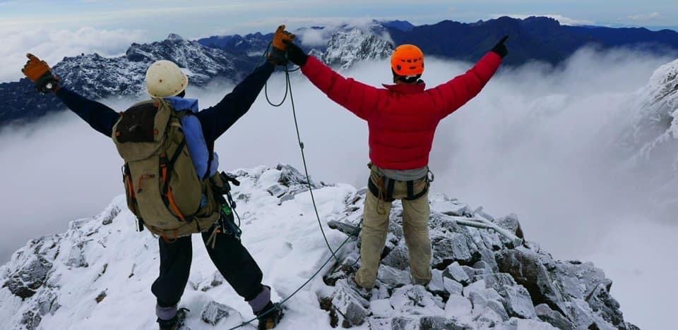 How to Combine Gorillas, Chimps and the Rwenzori Mountains?